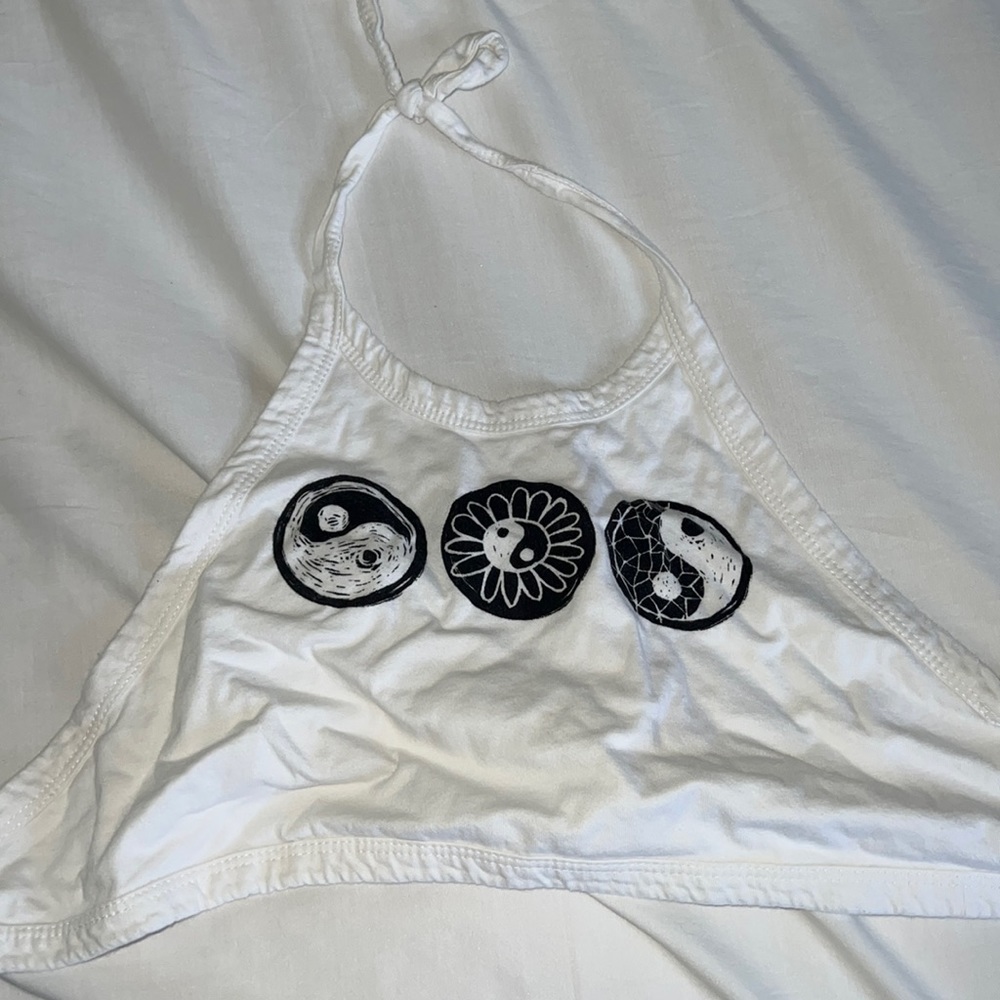 Small yin yang crop top